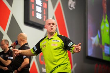 Let op: finale WK-darts tussen Van Gerwen en Smith begint pas heel laat