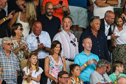 🎥 | Louis van Gaal zingt uit volle borst mee met clublied van 'zijn' Sparta