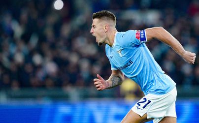Napoli juicht! Lazio sloopt AC Milan met 4-0