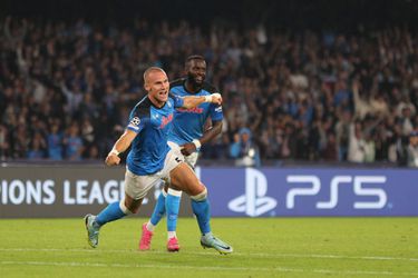 Napoli helpt Ajax een handje met overwinning op Rangers