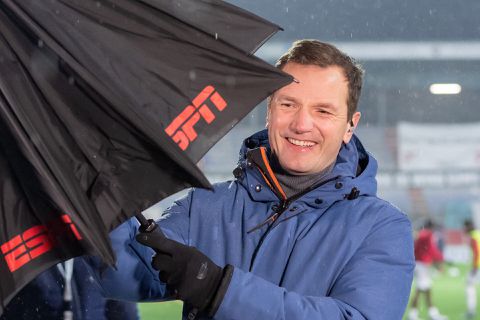 Johan Derksen is blij als Arnold Bruggink Twente-td wordt: 'Hij heeft niks te melden'