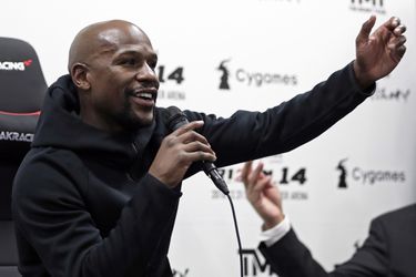 Ex van Mayweather gaat full 'moeder van Jan Smit': 'Hij nam een ring mee, oorbellen en meer'