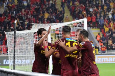🎥​ | Waanzin in Turkse competitie: Göztepe laat Gaziantep met opzet scoren en degradeert