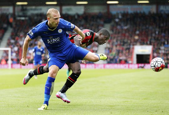 De Laet van Leicester naar Aston Villa