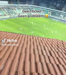 🎥 | Beste plekje van het stadion? Nederlander 'breekt in' bij Turkse club en kijkt vanaf dak