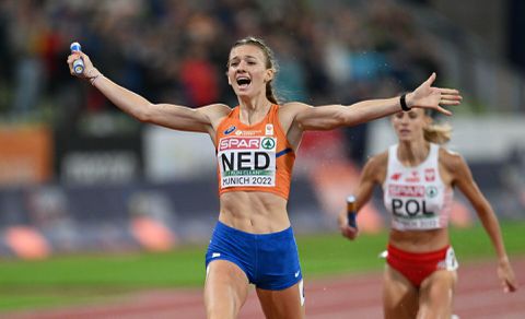 Loopkoningin Femke Bol gidst estafettedames naar Europees goud op 4x400 meter
