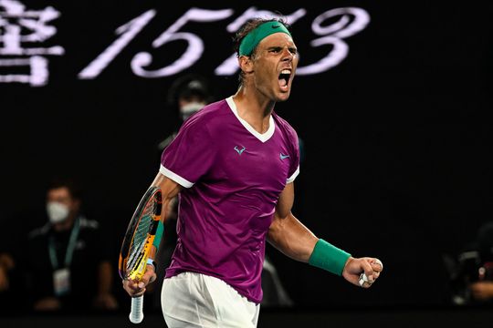 Rafael Nadal rekent in zinderende Australian Open-finale af met Daniil Medvedev