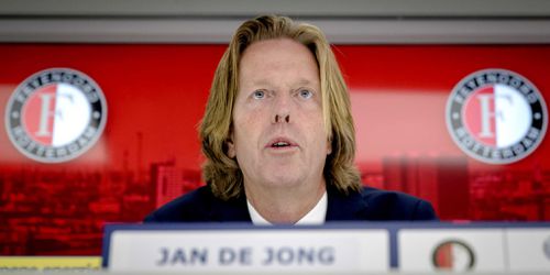 Bescheiden De Jong heeft zin in Feyenoord: 'Hoop er lang te mogen zitten'