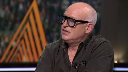 🎥 | Van der Gijp zeer kritisch op PSV-verdediger: 'Die moet helemaal verrot gescholden worden'