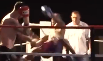 🎥 | Wat een trap! Kickbokser schopt tegenstander licht uit de ogen in 1 van bruutste KO's ooit
