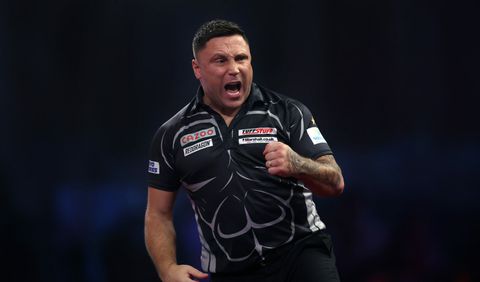 Price is de 1e kwartfinalist op WK darts na zege op De Sousa