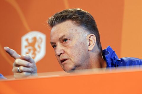 Louis van Gaal moet keuzes maken: 'Wijnaldum uit vorm en Bergwijn doet het altijd goed bij mij'