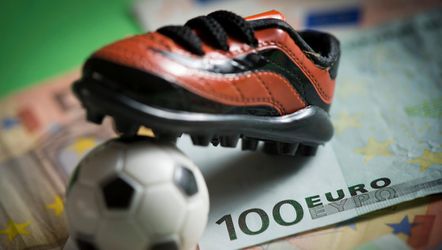 'Matchfixers kopen hele voetbalclubs om uitslagen te beïnvloeden'