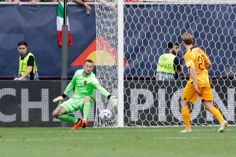 Pijnlijke statistieken Justin Bijlow bij Oranje: 7 tegengoals in 8 pogingen op doel