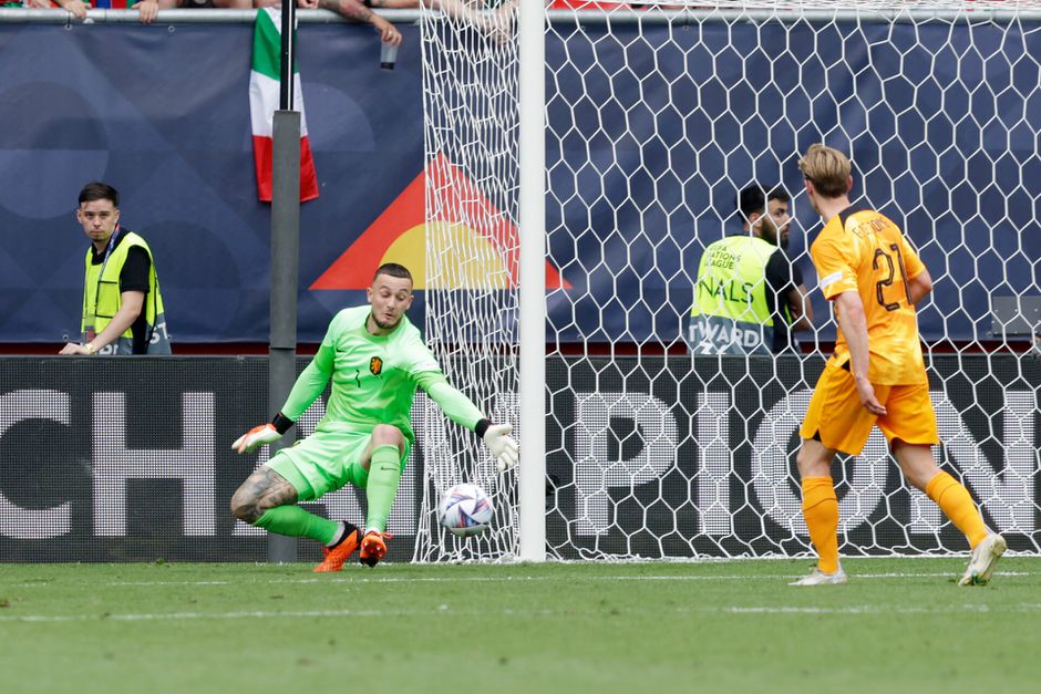 Pijnlijke statistieken Justin Bijlow bij Oranje: 7 tegengoals in 8 pogingen op doel