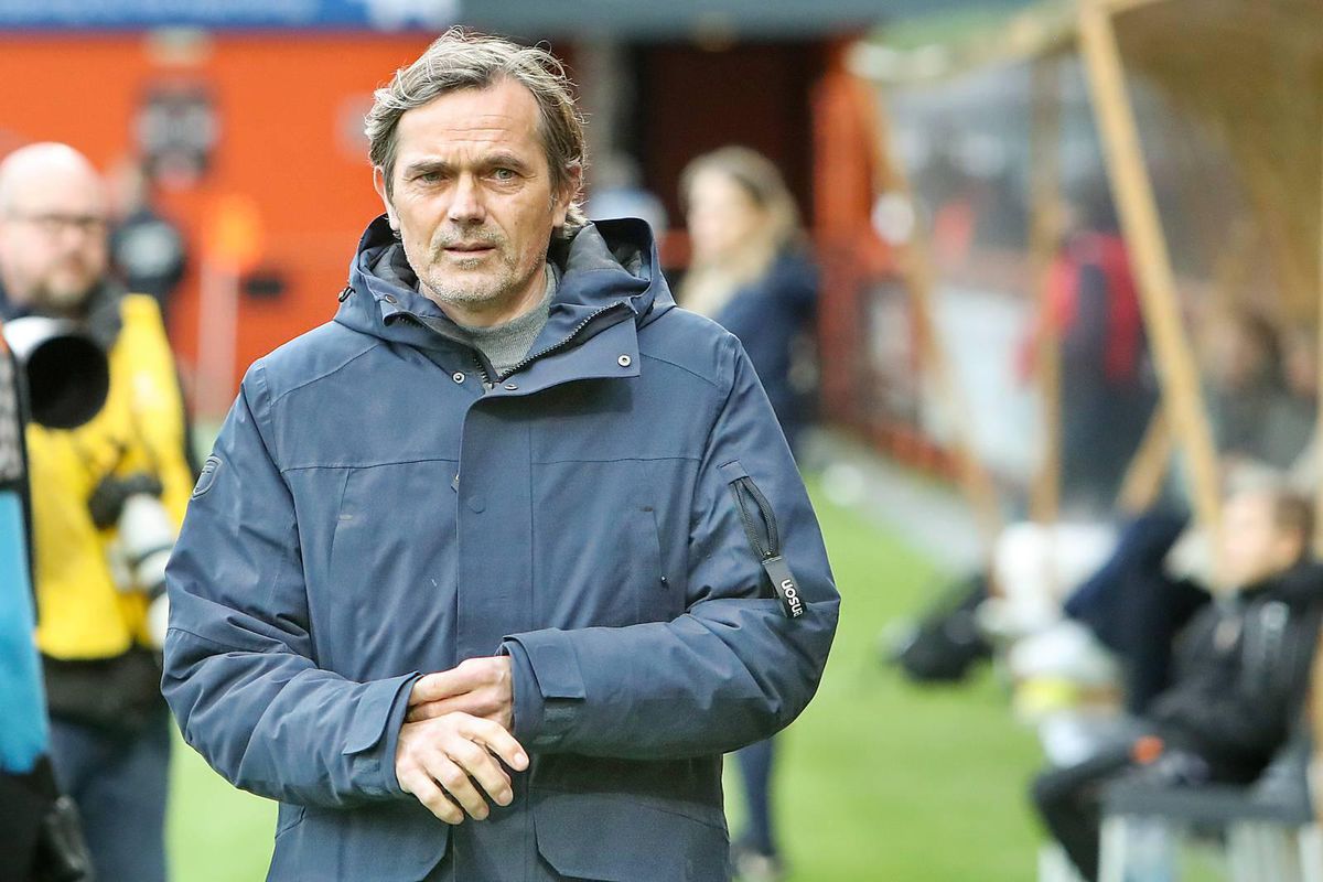 Waarom Vitesse-trainer Phillip Cocu er niet bij is tegen Go Ahead Eagles