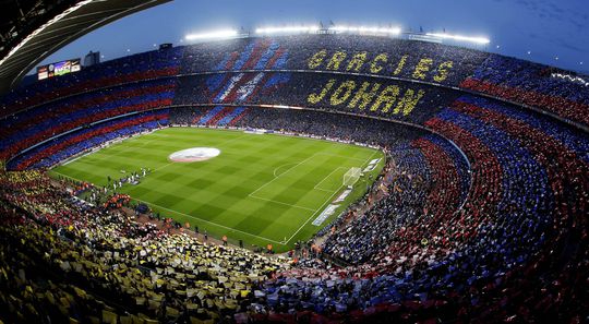 Barcelona gaat in augustus stadion én standbeeld voor Cruijff onthullen