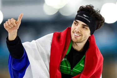 Patrick Roest wint bikkelharde strijd op schaatsmijl bij NK afstanden