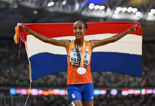 ZILVER! Sifan Hassan rent naar eremetaal en beste WK-prestatie ooit op 5000 meter