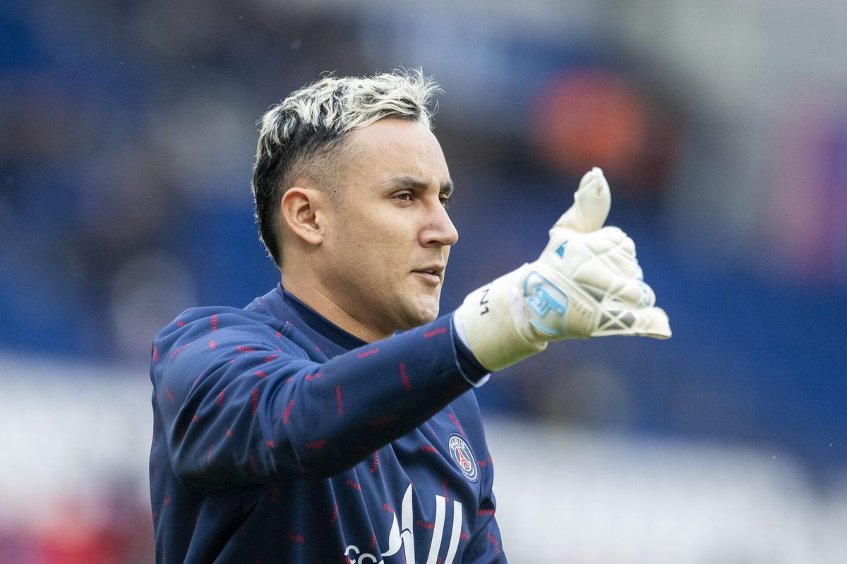 Keylor Navas tovert thuisbioscoop om tot opvangcentrum voor Oekraïense vluchtelingen