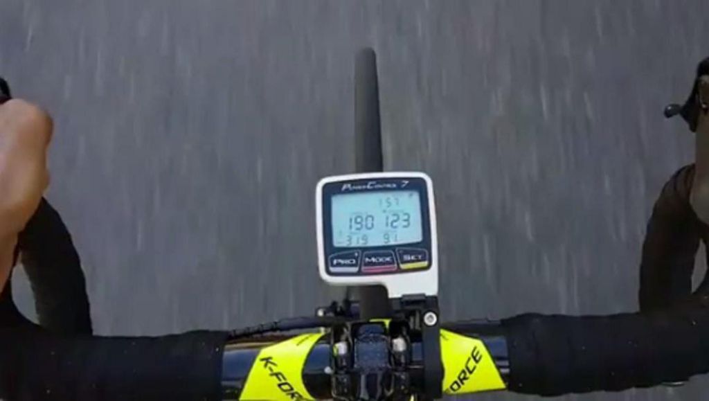 Contador zit na een week alweer op de fiets (video)