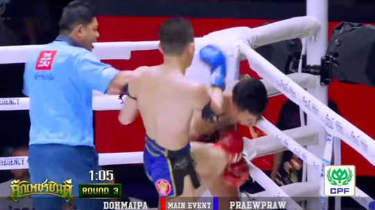 🤢 | Om te kotsen: Muaythai-vechter geeft IN de ring over na déze brute bodyshots