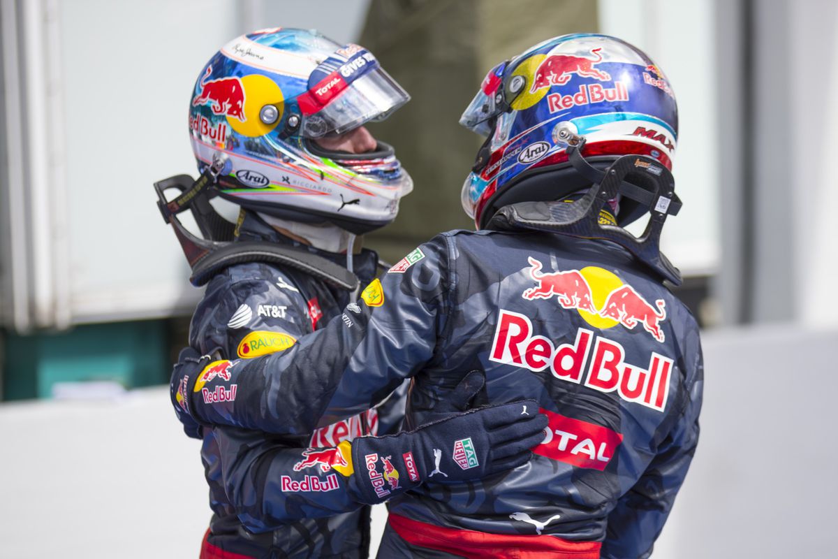 Ricciardo en Verstappen blinken weer uit met inhalen (video's)