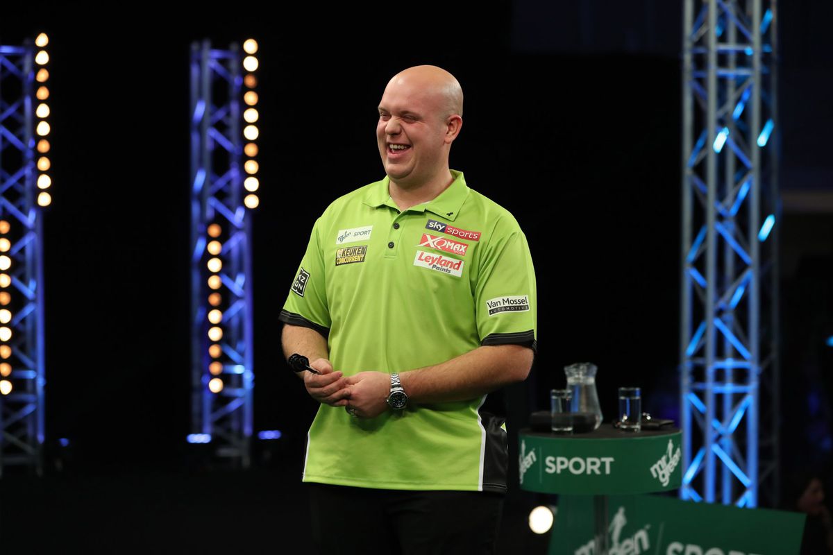 Strijdbare Darren Webster kan onhoudbare Van Gerwen niet stoppen (video)