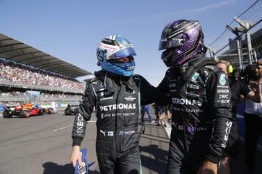 Lewis Hamilton trekt keutel over Bottas in: 'We doen het samen, goed of slecht'