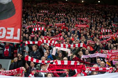  📸 | Hoog bezoek bij Liverpool? Fan lijkt wel heel erg op Oekraïense president Volodymyr Zelensky