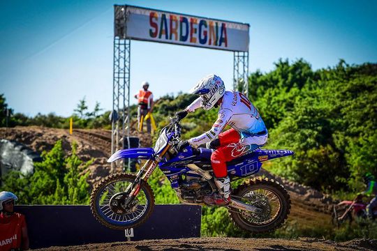 Calvin Vlaanderen pakt op Sardinië eerste GP-zege in MXGP: ‘Ik word vanavond dronken’