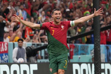 Cristiano Ronaldo hapt toe en tekent bij Al-Nassr uit Saudi-Arabië