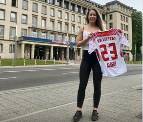 RB Leipzig vrouwen trekt enorm knap talent aan (foto's)