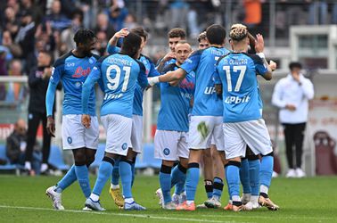 Napoli sloopt Torino in eigen huis: doelpuntenrecord voor Osimhen