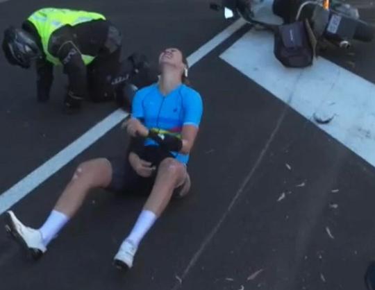 Basketballer Chatilla van Grinsven geschept door motor bij opnames voor 'De Tijd Van Ons Leven'