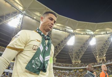 Harde trap tegen Cristiano Ronaldo's ego: hij ontbreekt in Saudisch team van het jaar