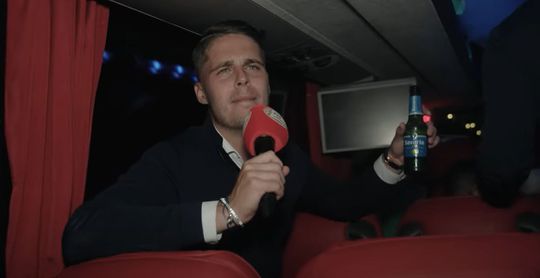 🎥  | PSV-fans, geniet! Razende reporter Joey Veerman heeft wat biertjes (met alcohol) op