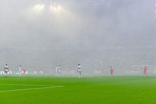 Televisiekijkers bij Hammarby-Twente moeten het eerste 10 minuten doen met alléén Leo Driessen