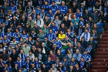 Bartra heeft dappere 'gele fan' tussen Schalke-supporters gevonden