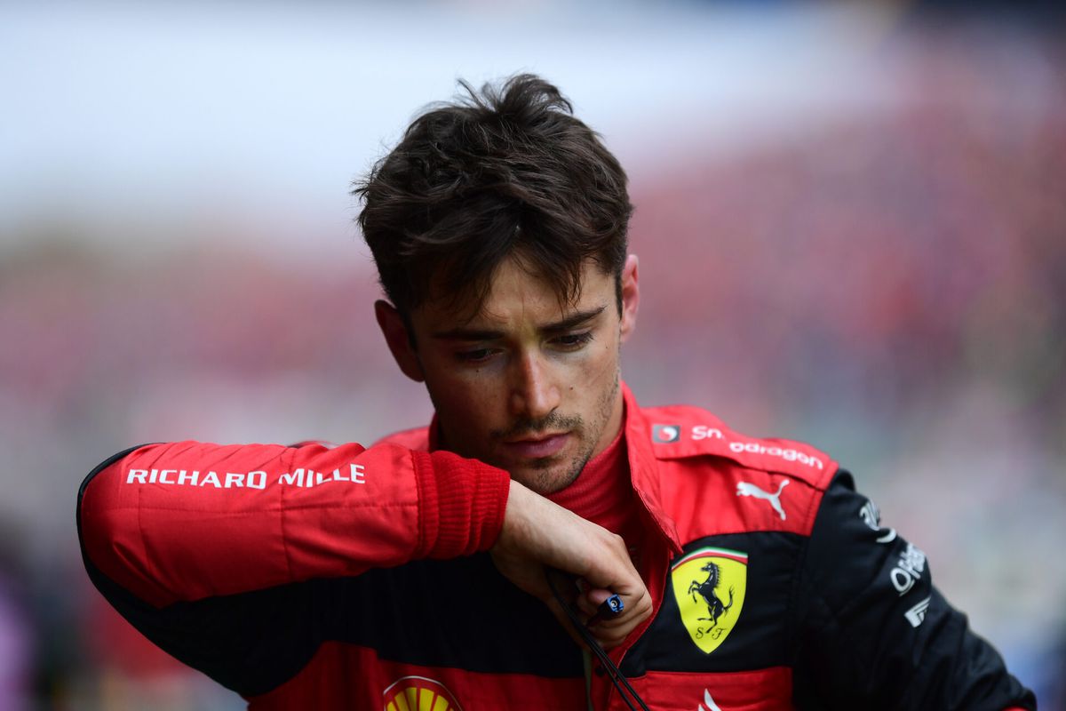 Charles Leclerc schaamt zich na misser: 'Was bijna foutloos en dan maak ik vandaag zo'n grote'