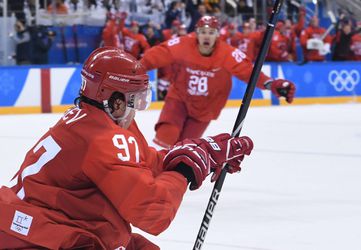 Russische ijshockeyers pakken na zinderende finale tegen Duitsland het goud