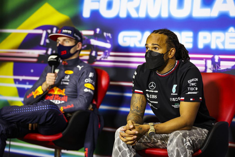 Mercedes wil dat stewards nóg eens naar incident tussen Verstappen en Hamilton kijken