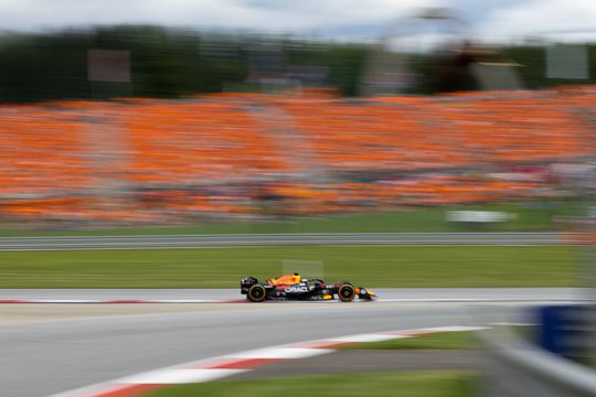 Verstappen rijdt iedereen ondersteboven in Oostenrijk; Pérez van P15 naar P3