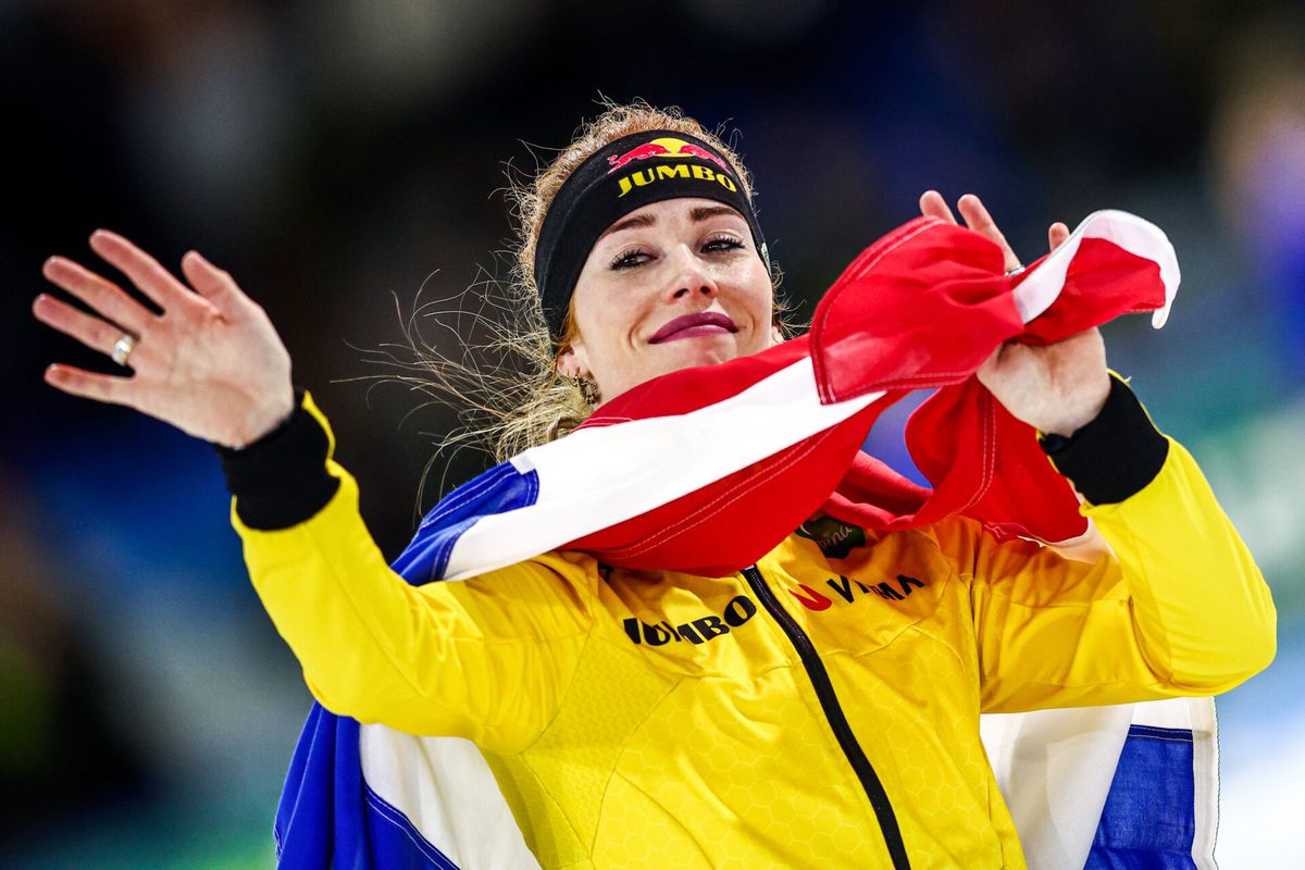 Antoinette Rijpma-de Jong wint goud op 3000 meter, Irene Schouten mazzelt