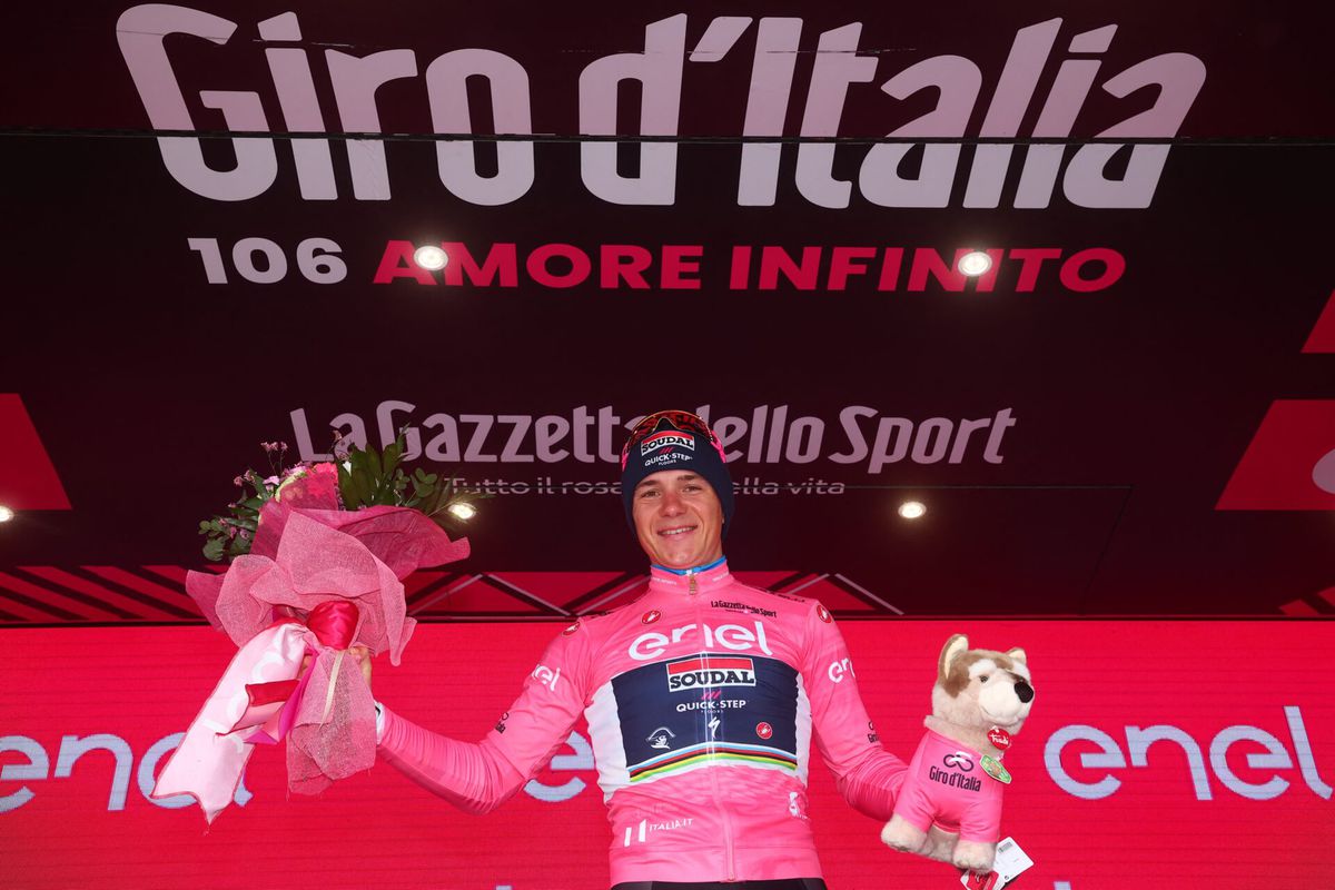 Rozetruidrager Remco Evenepoel moet Giro d'Italia verlaten met corona