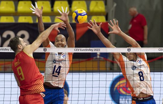 🎥​ | Nederlandse 'Lange Mannen' winnen lastig eerste potje op EK volleybal