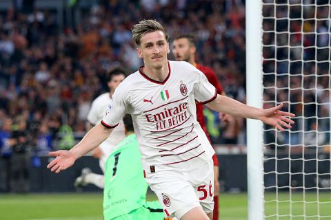 🎥 | Serie A-spektakel: AC Milan 'steelt' laat punt bij Roma dankzij Saelemaekers