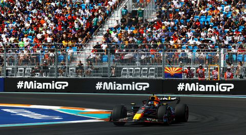 Yes! Max Verstappen rijdt vanaf P9 iedereen aan gort in Miami