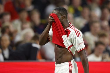 Treurig Ajax verliest thuis van Ludogorets, maar plaatst zich wel voor Europa League