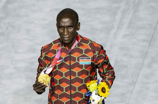 Biniam Girmay krijgt Afrikaanse strijdmakkers! Marathonheld Eliud Kipchoge zet fietsacademie op in Kenia